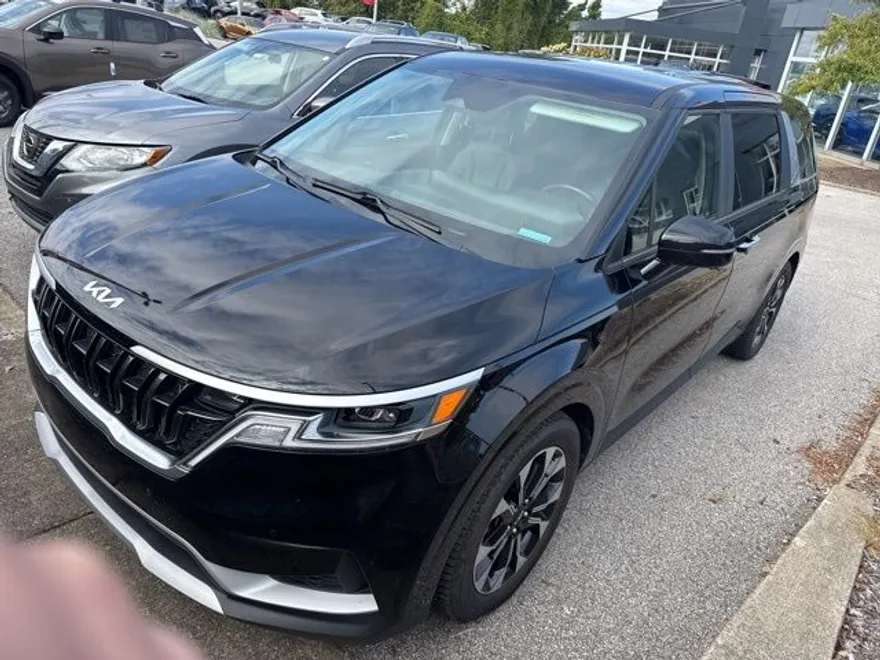 2022 Kia Carnival EX photo 1