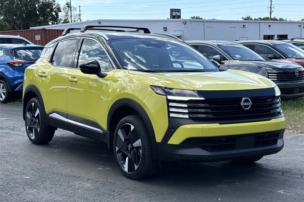 2026 Nissan Kicks SR photo 1