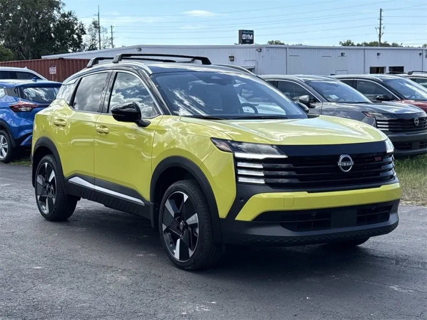 2026 Nissan Kicks SR photo 1