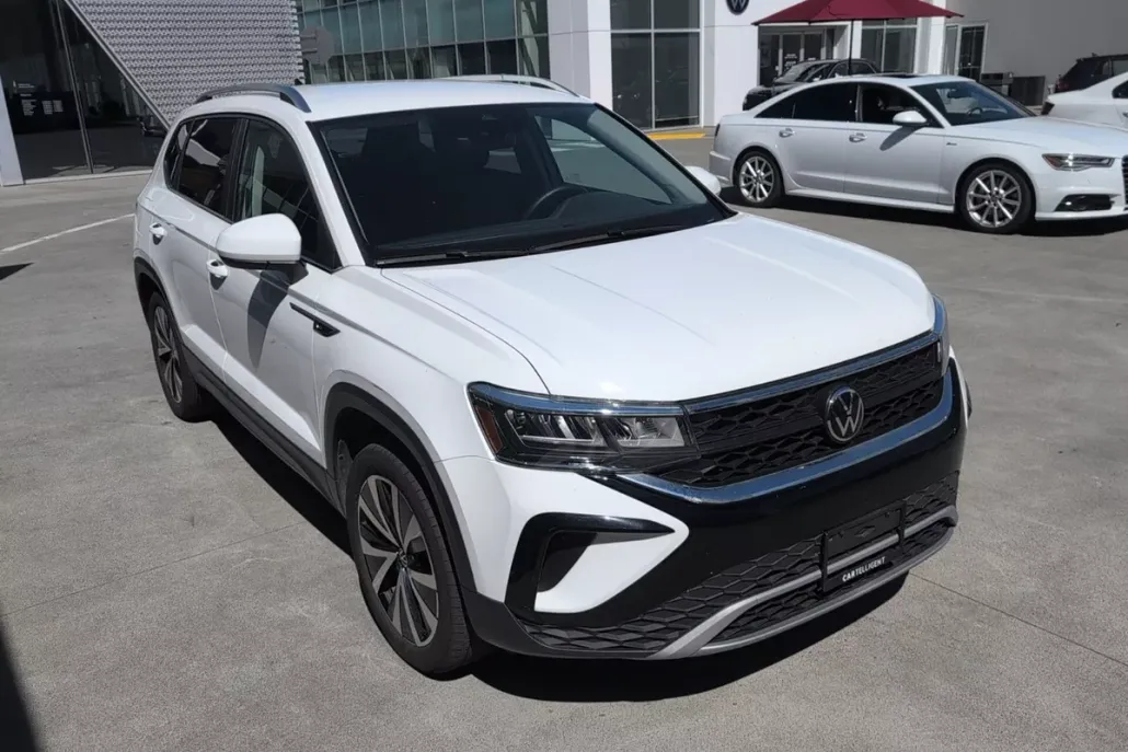 2023 Volkswagen Taos SE photo 1