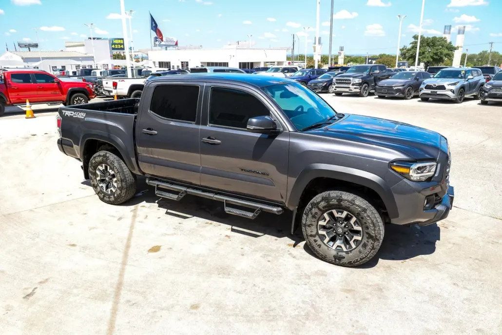 2023 Toyota Tacoma TRD photo 1