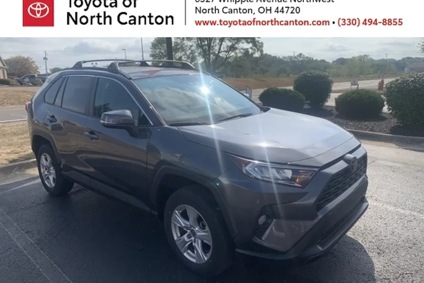 2021 Toyota RAV4 XLE photo 1