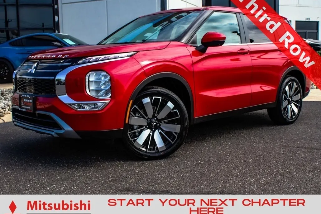 2025 Mitsubishi Outlander SE photo 1