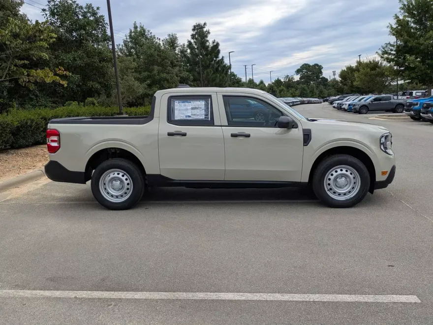 2025 Ford Maverick XL photo 1