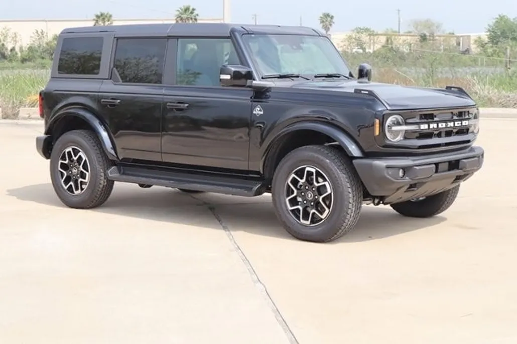 2025 Ford Bronco Outer Banks photo 1