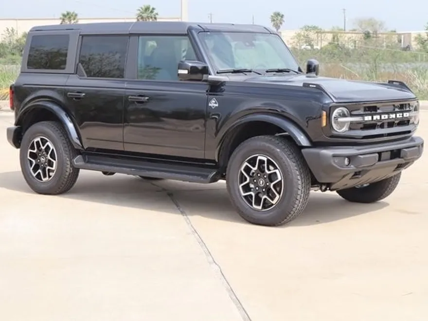 2025 Ford Bronco Outer Banks photo 1