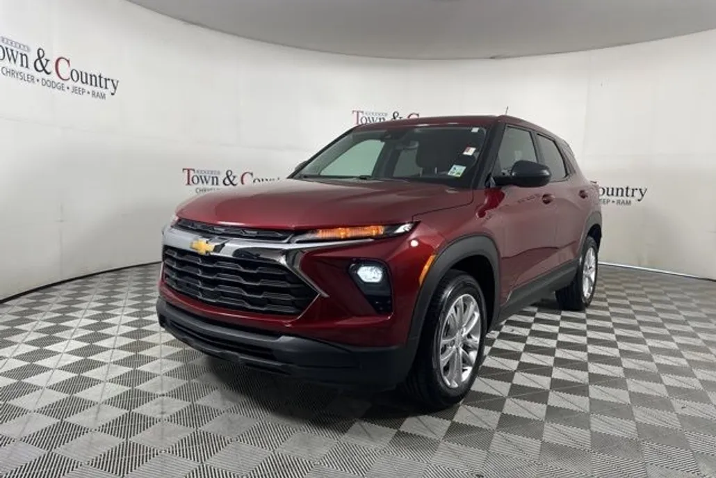 2024 Chevrolet Trailblazer LS photo 1