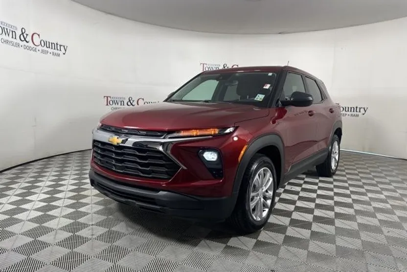 2024 Chevrolet Trailblazer LS photo 1