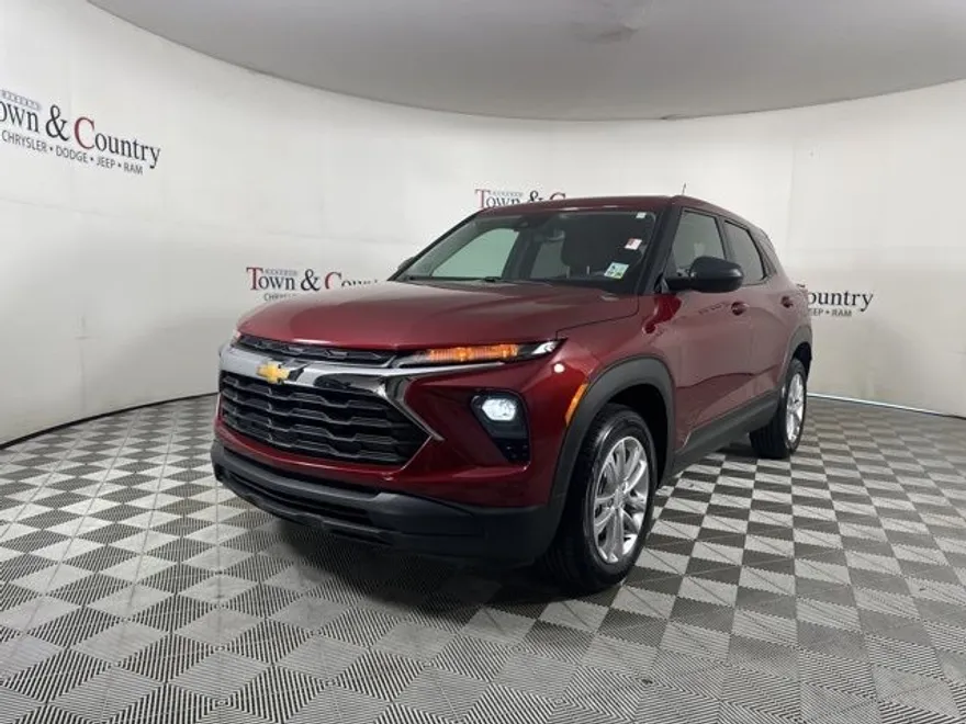2024 Chevrolet Trailblazer LS photo 1