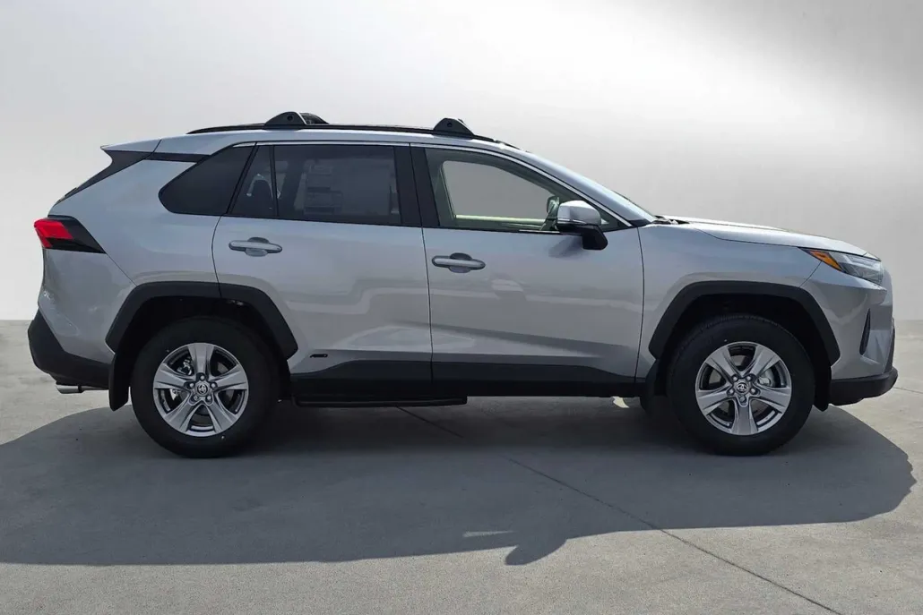 2023 Toyota RAV4 Hybrid LE photo 1