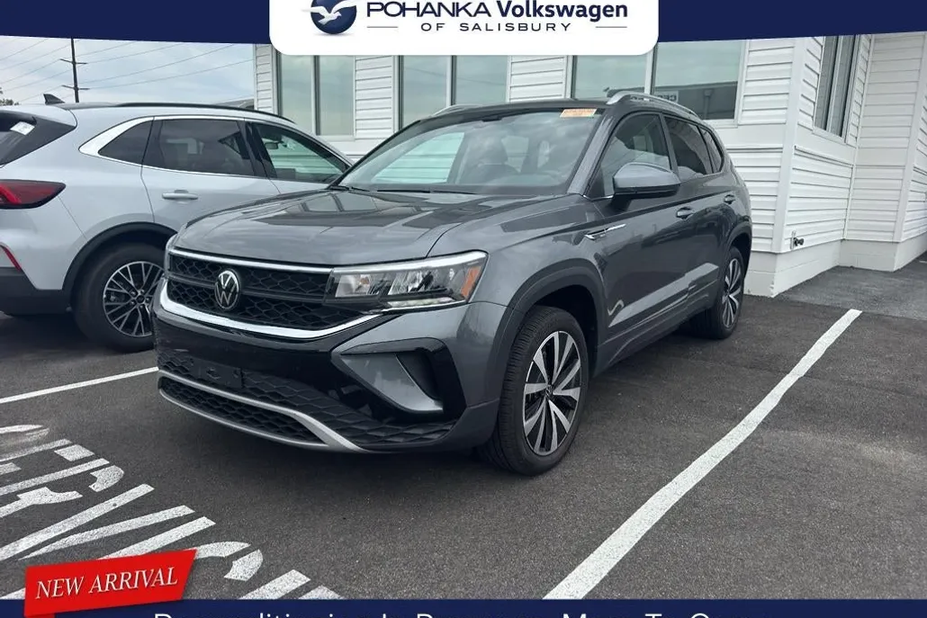 2024 Volkswagen Taos SE photo 1