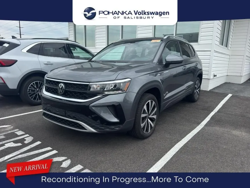 2024 Volkswagen Taos SE photo 1