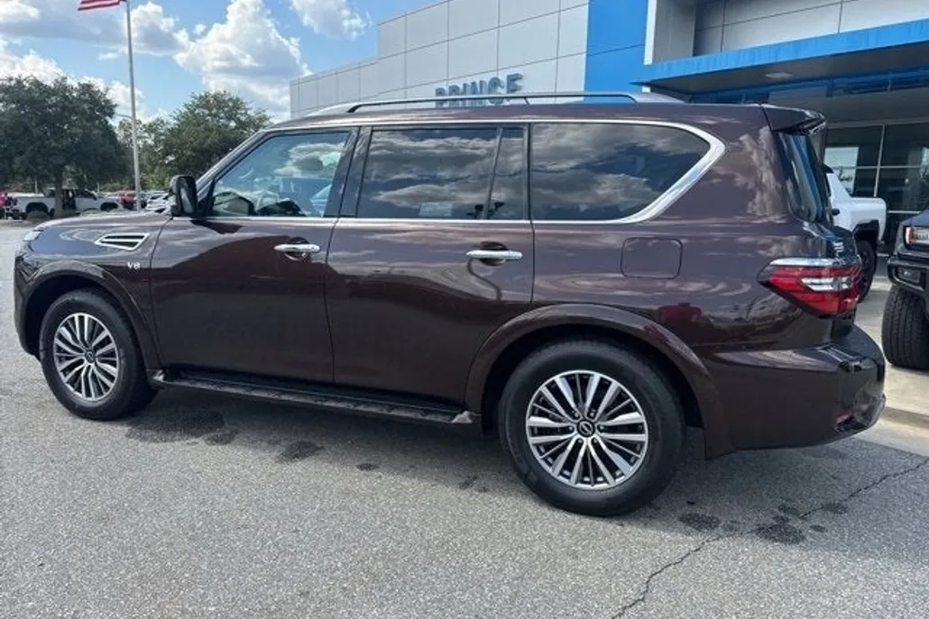 2022 Nissan Armada SL photo 1