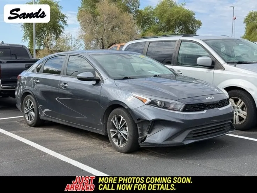 2023 Kia Forte LXS photo 1