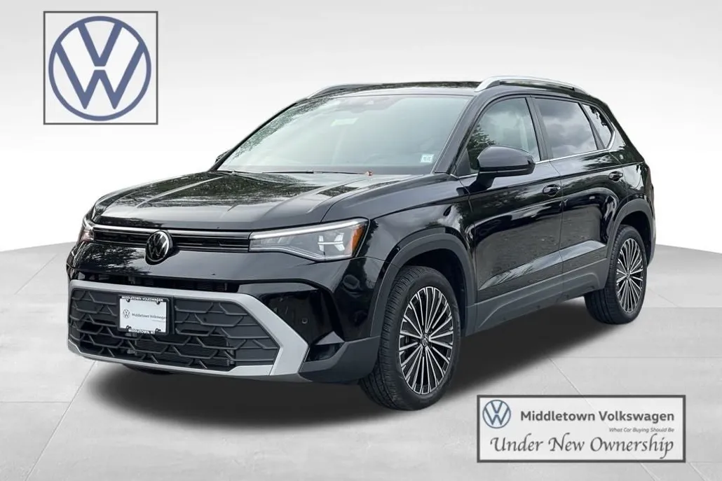 2025 Volkswagen Taos SE photo 1
