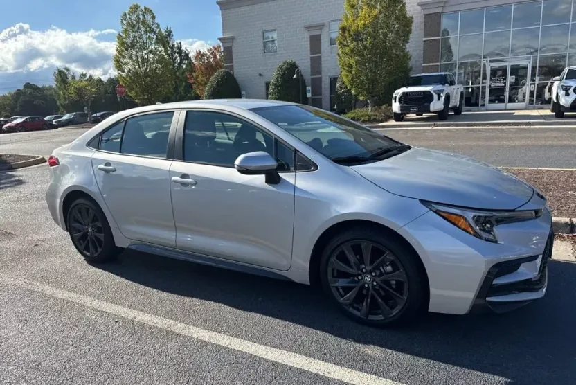 2025 Toyota Corolla SE photo 1
