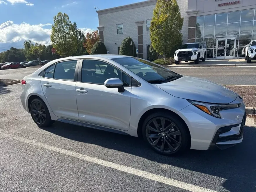 2025 Toyota Corolla SE photo 1
