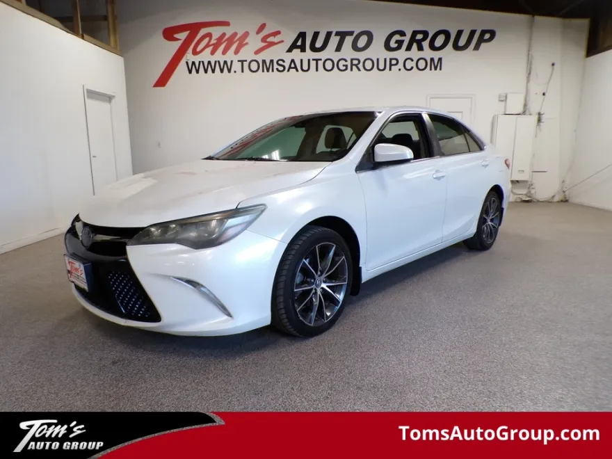 2015 Toyota Camry XSE photo 1