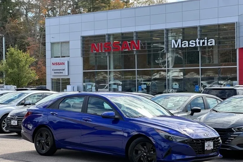 2022 Hyundai Elantra SEL Convenience photo 1
