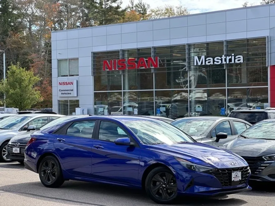 2022 Hyundai Elantra SEL Convenience photo 1
