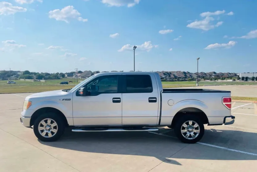 2010 Ford F-150 XLT photo 1