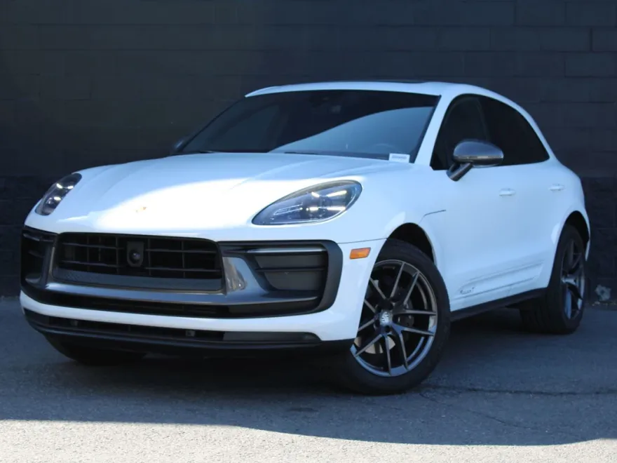 2023 Porsche Macan T photo 1