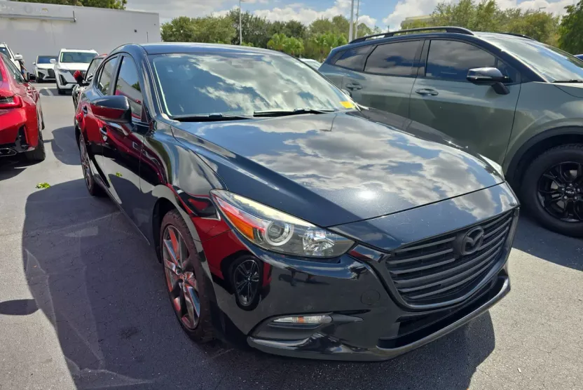 2018 Mazda Mazda3 Touring photo 1