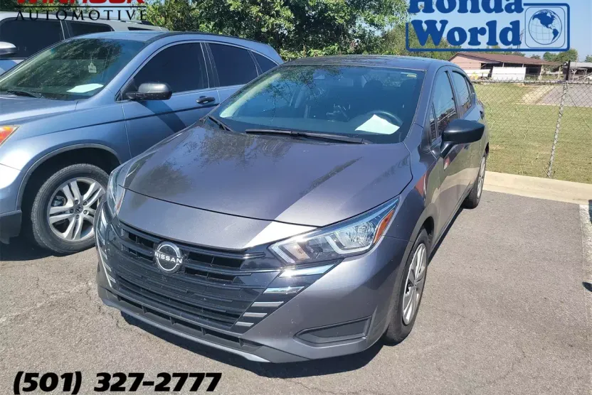 2023 Nissan Versa 1.6 S photo 1