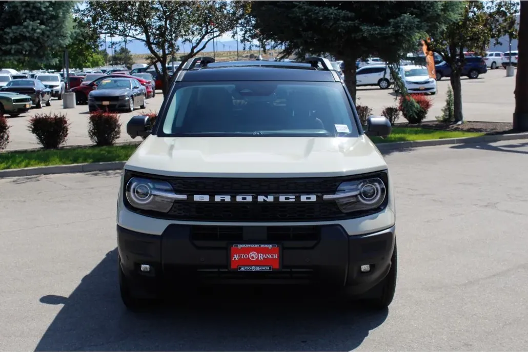 2025 Ford Bronco Sport Outer Banks photo 1