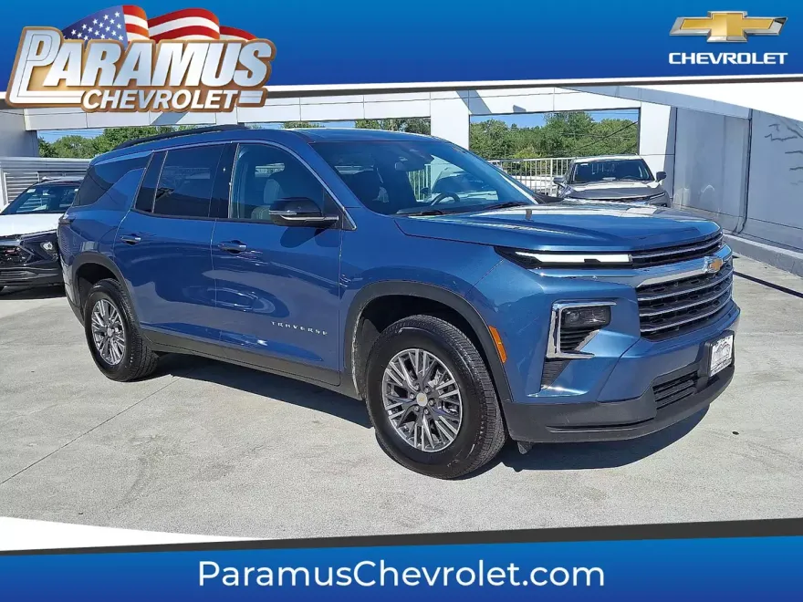 2025 Chevrolet Traverse photo 1