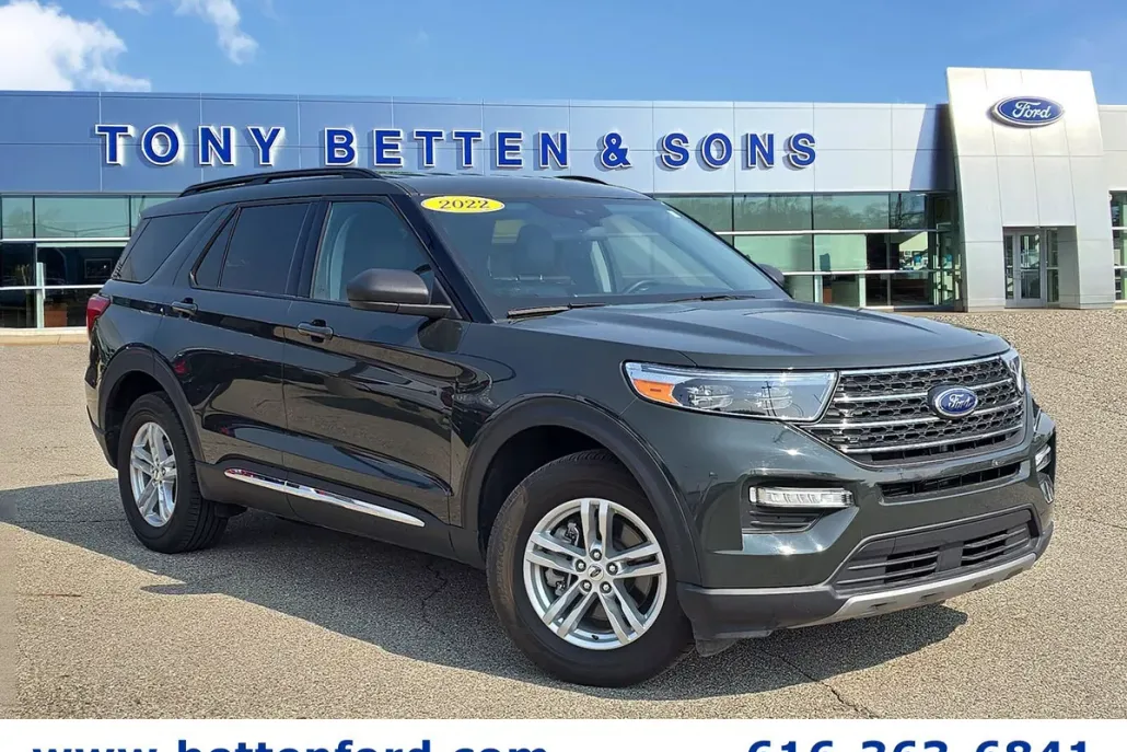 2022 Ford Explorer XLT photo 1