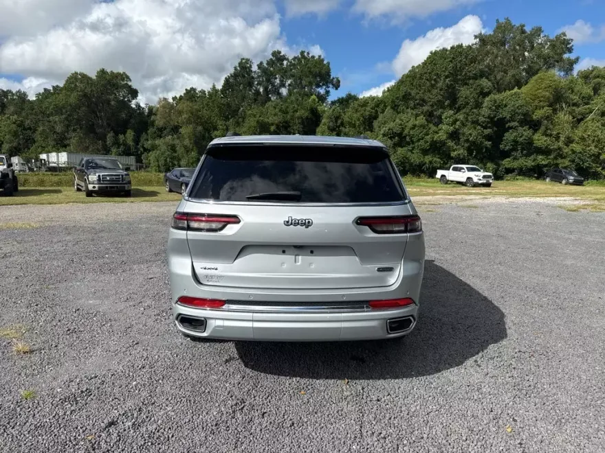2023 Jeep Grand Cherokee Overland photo 1