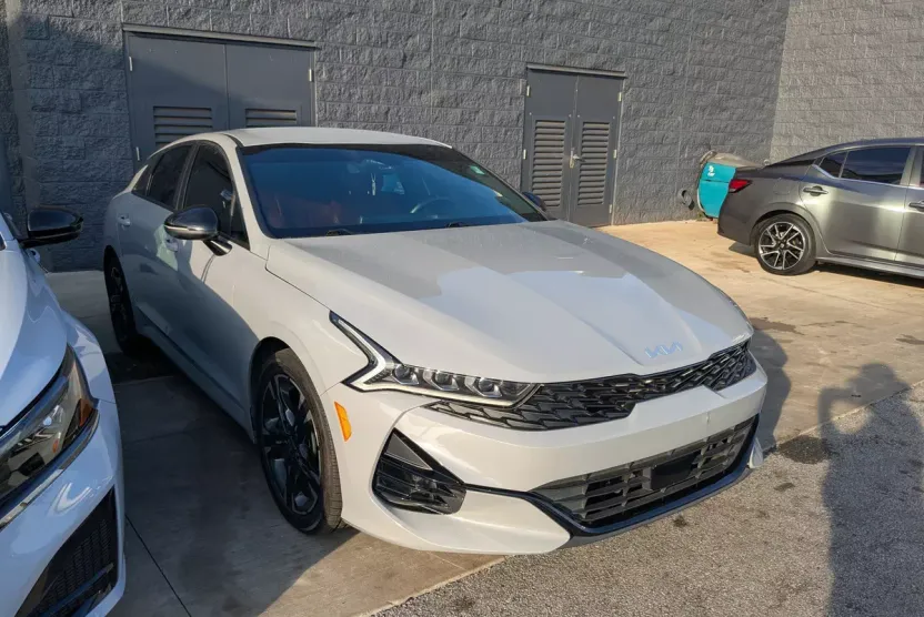2023 Kia K5 GT-Line photo 1