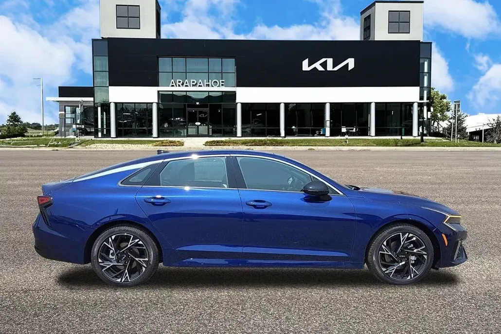 2025 Kia K5 GT-Line photo 1