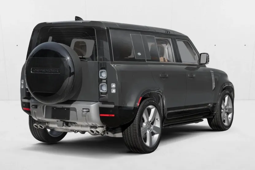 2025 Land Rover Defender 110 V8 photo 1