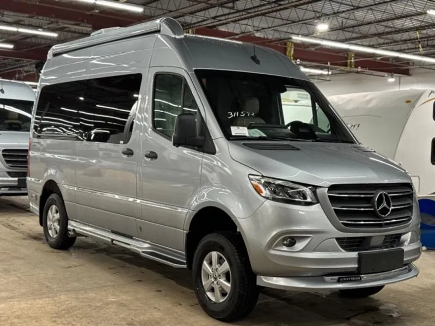 2025 Mercedes Benz Sprinter 2500 photo 1