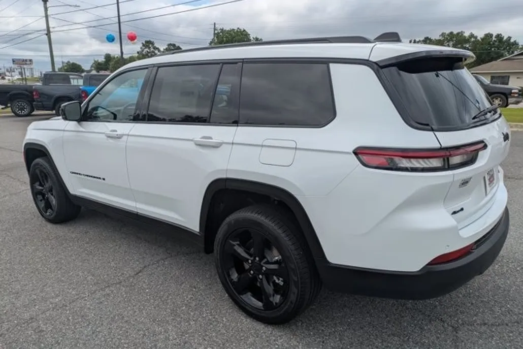 2025 Jeep Grand Cherokee Limited photo 1