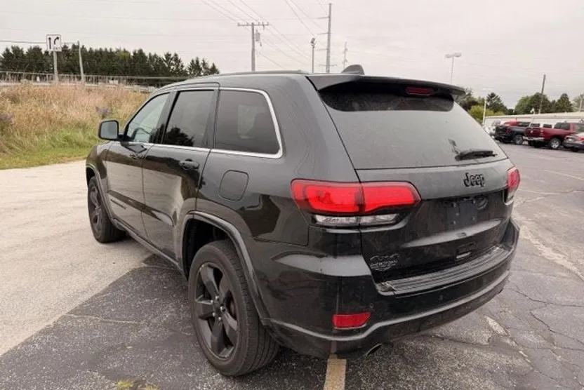 2015 Jeep Grand Cherokee Altitude photo 1