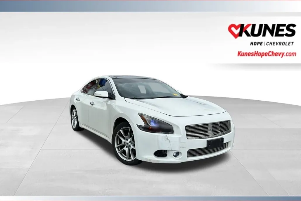 2011 Nissan Maxima SV photo 1