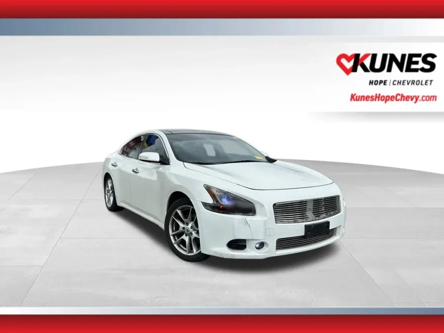 2011 Nissan Maxima SV photo 1
