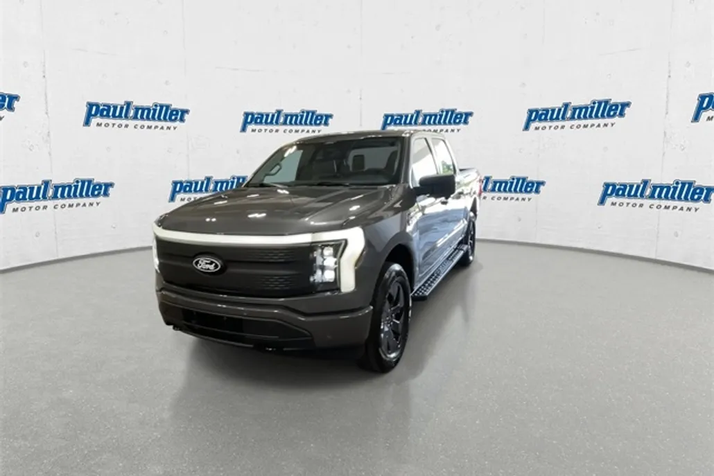 2025 Ford F-150 Lightning photo 1