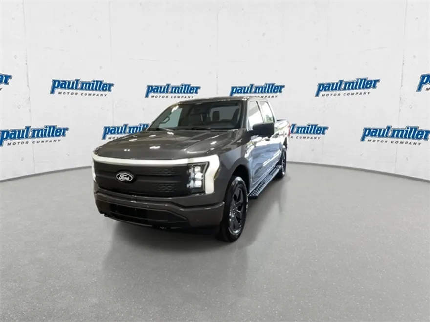 2025 Ford F-150 Lightning photo 1