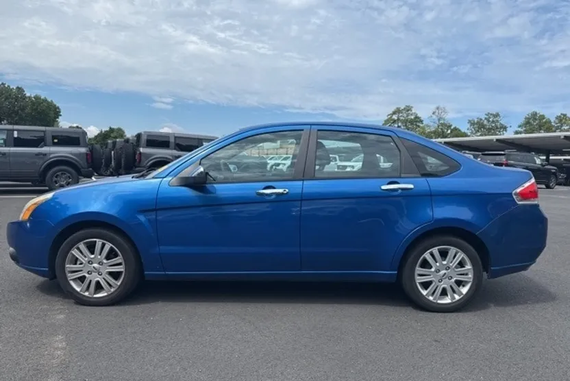 2010 Ford Focus SEL Sedan photo 1