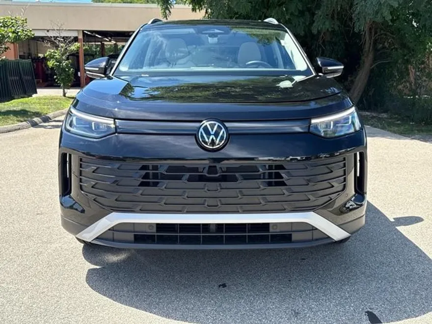 2025 Volkswagen Tiguan SE Sport photo 1