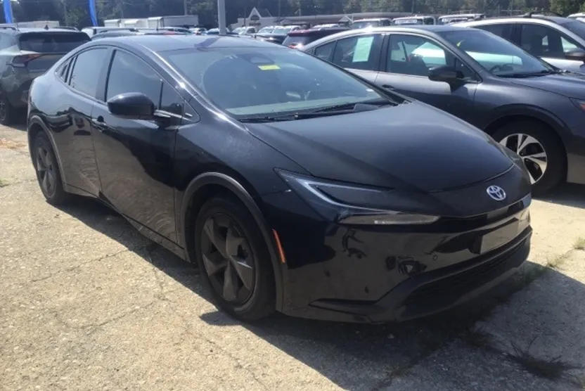2023 Toyota Prius LE photo 1