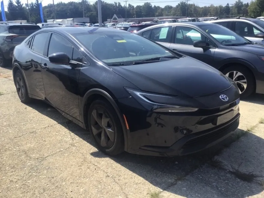 2023 Toyota Prius LE photo 1