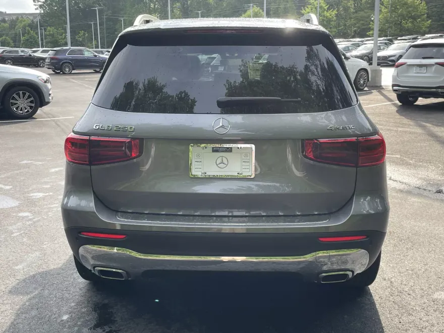 2025 Mercedes Benz GLB 250 4MATIC photo 1
