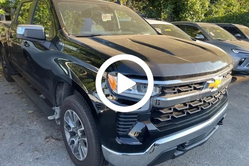 2022 Chevrolet Silverado 1500 LT photo 1