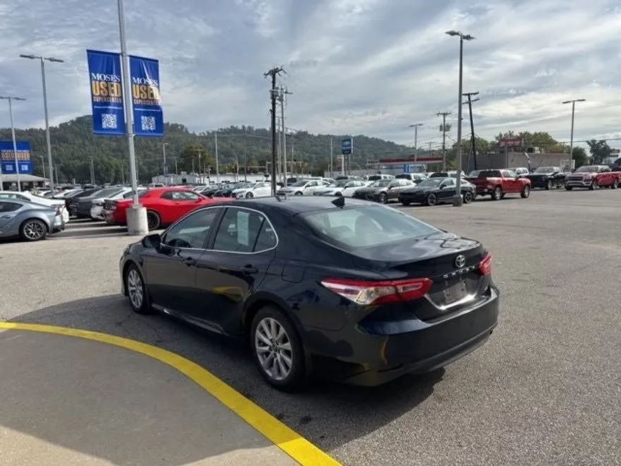 2020 Toyota Camry LE photo 1