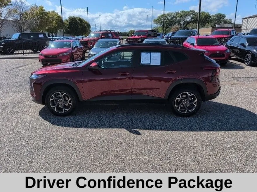 2025 Chevrolet Trax LT photo 1
